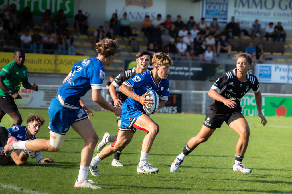 La compétition Sevens – s’adresse aux 40 équipes qualifiées pour la compétition Elite Crabos à XV et aux 40 équipes qualifiées pour la compétition Elite Alamercery à XV pour la saison 2021-2022 .
Le Format de la compétition : Le championnat de France M18 Sevens Crabos s’adresse aux joueurs licenciés âgés de moins de 18 ans et M16 Sevens Alamercery  aux joueurs licencies âgés de moins de 16 ans.