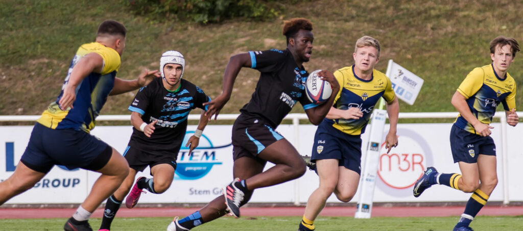 La compétition Sevens – s’adresse aux 40 équipes qualifiées pour la compétition Elite Crabos à XV et aux 40 équipes qualifiées pour la compétition Elite Alamercery à XV pour la saison 2021-2022 .
Le Format de la compétition : Le championnat de France M18 Sevens Crabos s’adresse aux joueurs licenciés âgés de moins de 18 ans et M16 Sevens Alamercery  aux joueurs licencies âgés de moins de 16 ans.