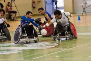 Rugby Fauteuil sport de stratégie collective, je roule, je bloque, je marque.

La Fédération Française Handisport propose le rugby fauteuil et est susceptible d’intervenir au sein de nos clubs. La FFH organise des compétitions au niveau national.