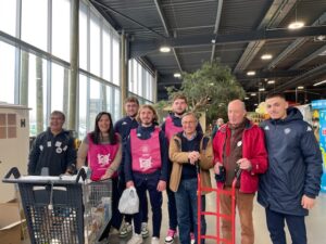 A Castres les jeunes du Centre de Formation ont aidé les Restos du Cœur. Les jeunes du Centre de formation ont prêté main forte aux bénévoles des Restos du Cœur pour la collecte nationale dans les supermarchés.
A Aurillac depuis plusieurs années, l’associations s'associe au don du sang afin de soutenir les malades.